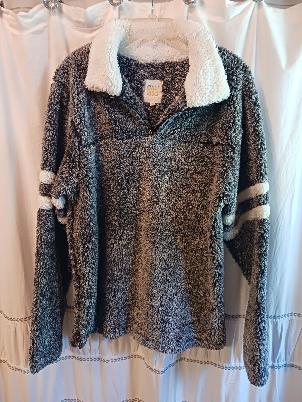 CALI 1850 Los Angeles Sherpa Pullover Womens XL Dark Gray Contrasting White